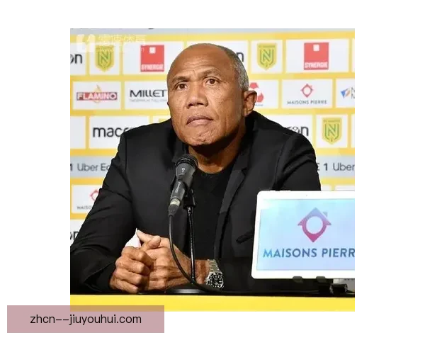 南特单赛季三换主帅最终在孔布阿雷指引下险胜保级成功